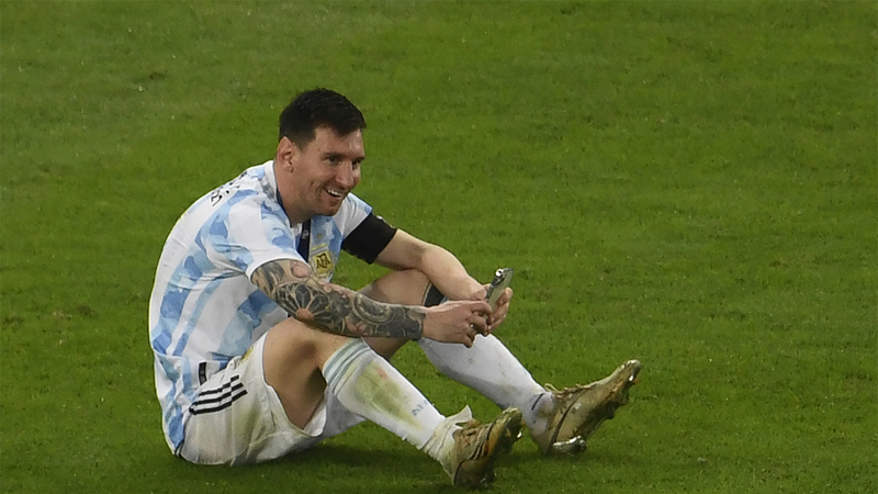 Messi khoe vợ HC vàng Copa America