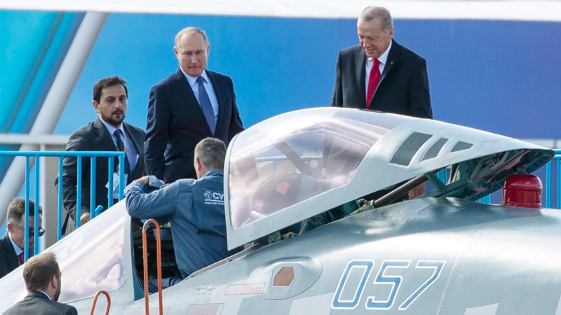 Putin kiểm tra chiến đấu cơ mới của Nga tại triển lãm hàng không