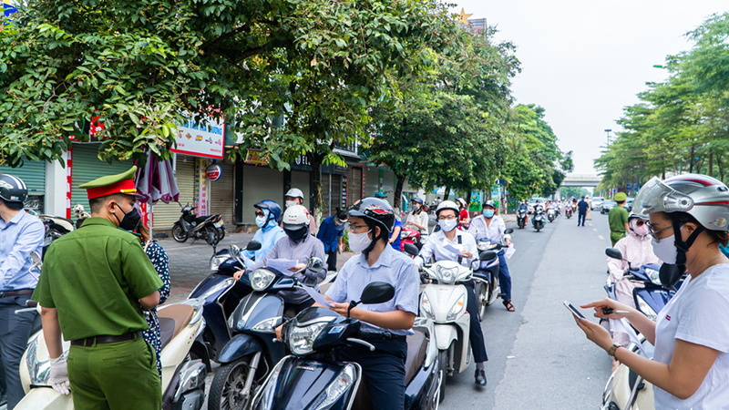 Đã có ‘giấy đi đường’ sao còn đòi lịch trực, lịch làm việc, phân công nhiệm vụ…?