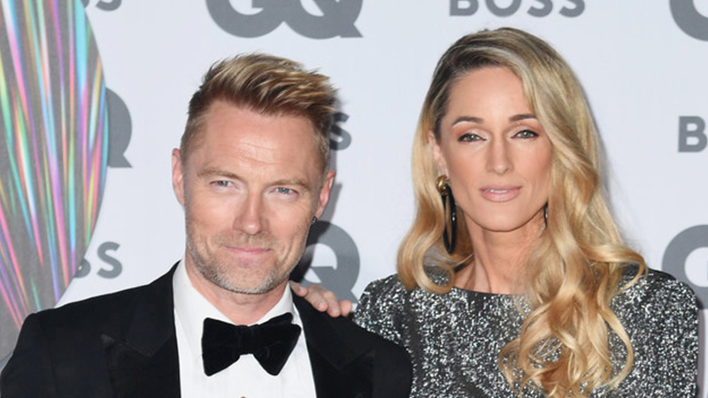 Ronan Keating sóng đôi bà xã trên thảm đỏ