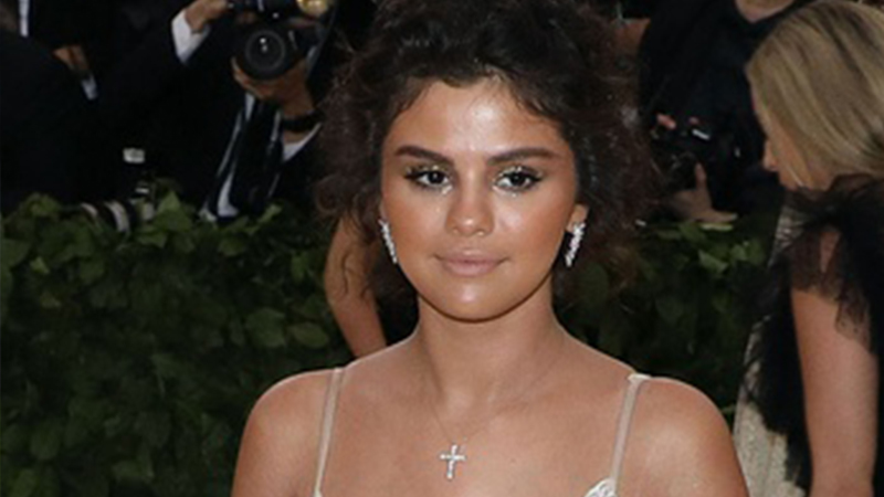Selena Gomez thừa nhận sai lầm khi nhuộm da nâu ở Met Gala 2018