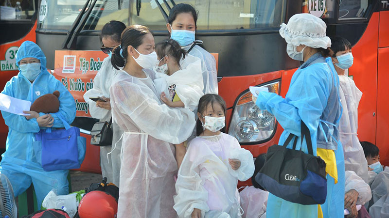 TP Hồ Chí Minh hỗ trợ các tỉnh đón khoảng 2.700 người dân về quê