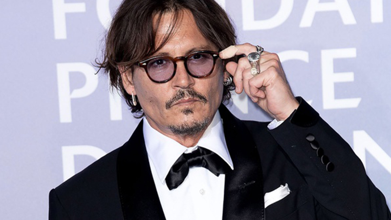Johnny Depp bị chế nhạo diễn lố