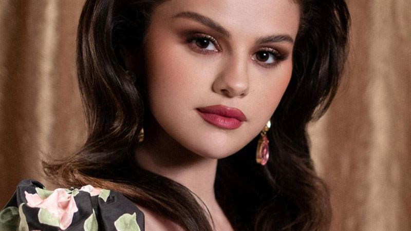 Showbiz hiếm ai được như Selena Gomez: Tự tin phô cả bụng mỡ và vết sẹo ám ảnh, vậy mà vẫn làm thế giới trầm trồ vì visual báu vật