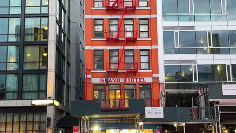 Một đêm tại ‘khách sạn tệ nhất New York’